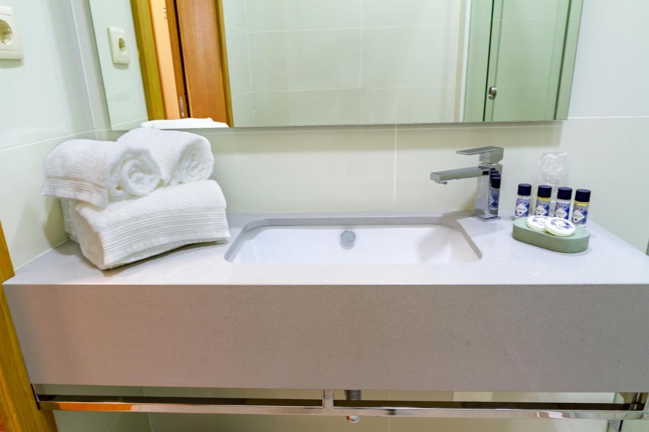Boutique Mouras Bed & Breakfast Мондим де Басто Екстериор снимка