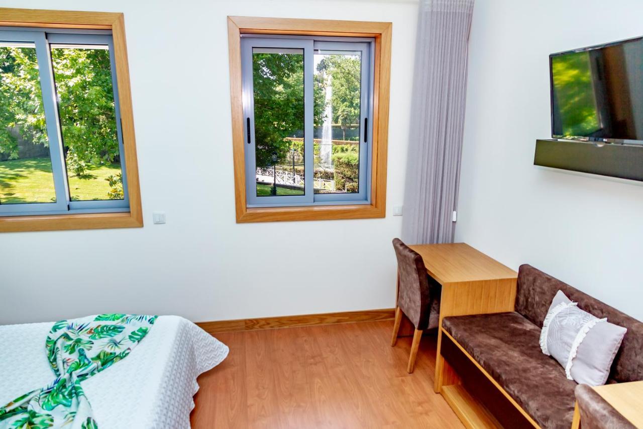 Boutique Mouras Bed & Breakfast Мондим де Басто Екстериор снимка